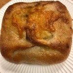 ブーランジェリー セイジアサクラ - 焼きチーズカレーパン