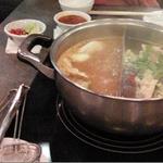 Coca Restaurant - 二種類のスープを楽しめます。