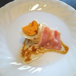 驚いた、カレー屋さんで前菜が出てきた。美味かった。