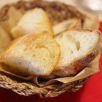トラットリアアルラグー - 自家製パン
