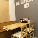 まぐろ丼 ぶんた - テーブル席