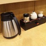 まぐろ丼 ぶんた - テーブルセット