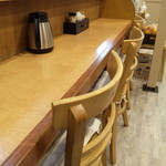 まぐろ丼 ぶんた - カウンター席