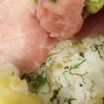 まぐろ丼 ぶんた - ご飯です