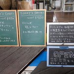 CAFE DARBUKKA - 入口のメニュー①