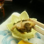 栄寿司 - アワビの肝をたっぷりつけて食べます（12/6）