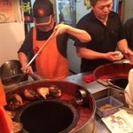 福州世祖胡椒餅 - 焼いてるところ