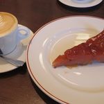 ブラッスリー・ヴィロン - タルトタタン 生クリーム添え 1,100円
      カフェクレーム 630円