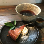 草々徒 - 黒ごまのチーズケーキとコーヒー（350円＋200円）