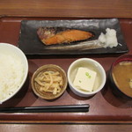 焼魚食堂　魚角 - 味付鮭定食（醬油）　920円