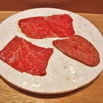 焼肉すどう - 但馬牛サーロイン
      鳥取田村牛ランプ
      佐賀牛シャトーブリアン