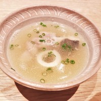 焼肉すどう 春吉 - 和牛もつのジンジャースープ
                シマ腸・ギャラ・ハチノスなどのもつを使用　もつの旨味を十分引き出しています　美味い！