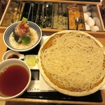 稲庭うどんとめし 金子半之助 - ぜいたく丼とうどん