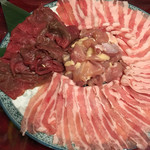牛もも肉に鶏肉と豚肉