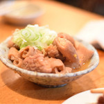 Niigataya - ◆煮込み  300円
                        この煮込みは美味いです。モツの厚みが凄い。コレが煮込みかぁと実感できる一品。
                        