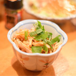 新潟屋 - ◆スタミナ漬け
      豚の軟骨千切りと野菜。
      で、ラー油味の冷菜。
      向かいの席のお父さん曰く、隠れた名品とのこと。