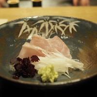 室町 和久傳 - 白甘鯛刺身
                  
                  「2016.12夜利用」