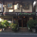 60075683 - 左半分がとんかつ屋の入口