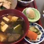 お食事処 呑み処 越前 - 2016.12　お味噌汁おいしい
            わかめと豆腐