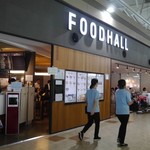 FOOD HALL - すっきりとした外観。