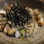 炭火割烹 蔓ききょう - 淡海地鶏焼鳥丼(1,000円)
      