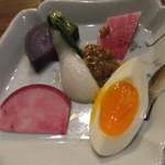 炭火割烹 蔓ききょう - お通し(野菜、玉子と自家製もろみ味噌)
