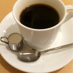 マドンナー - コーヒーは落ち着くマイルドな味。ミルク入れが懐かしい。