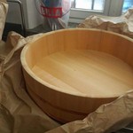 Perla - Sushi Bistrot - 新たに購入した大きな寿司桶
            