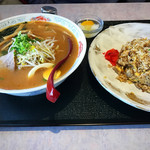 まんぷく処 暖家 - ラーメンと炒飯のセット

