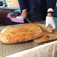 ウシマル - ナイフを入れると湯気がフワッと出てきます