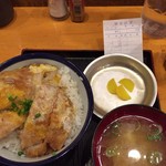 鉄なべや とん太 - カツ丼。700円。