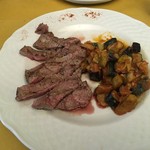 Cantine Barbaroux - ピエモンテ牛のソテーとCaponata