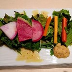 高田馬場 Ristorante En - サラダ（季節野菜とお豆のソース）