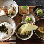 食事と図書 雨風食堂 - 