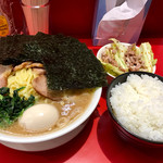 つばさ家 - 大盛全部のせラーメン+トッピングチャーシュー+ライス大+キャベチャー【料理】