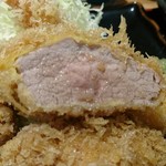 とんかつ いわい - ピンクの断面