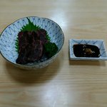 お食事処 しっぽ - ゴンドウクジラ 尾の身 お造り 1200円