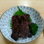 お食事処 しっぽ - ゴンドウクジラ尾の身 お造り