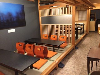 Kubota - お座敷席（12名様)とテーブル席(10名様)が選べます。