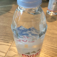 赤坂うまや 新宿 - 水は、エビアン
