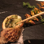 シェヌー - アミューズの「つぶ貝の白ワイン蒸しエスカルゴバターソテー」（2016.12）