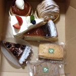 四村ショッパーズ デリカスィーツ&ベーカリー - タルトタタン、モンブラン、苺のショートケーキ、チーズケーキ