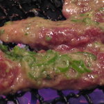 網の上で焼かれるハラミ　ｂｙ すぷちん