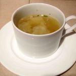 桜海老と姫キャベツのコンソメスープ