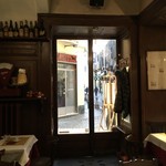 Cantine Barbaroux - 入り口を中から