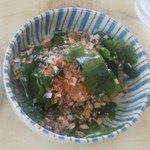 喜久屋 - サービスのワカメの和え物