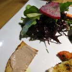 タケル クインディチ - 鎌倉野菜のサラダ、鶏レバーペースト