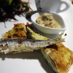 タケル クインディチ - シコイワシのフリット、フリッタータ、白身のパン粉焼き、ワラサのタルタル