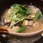 炭家 - 締めのニュー麺。