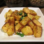 え 町田なのに ネパール餃子酒場 そるてぃ - スパイシーポテト(ハーフ)